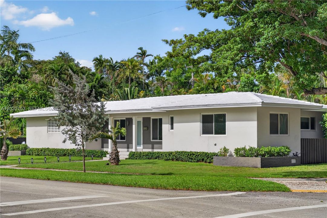 For Rent: $4,750 (2 beds, 2 baths, 1706 Square Feet)