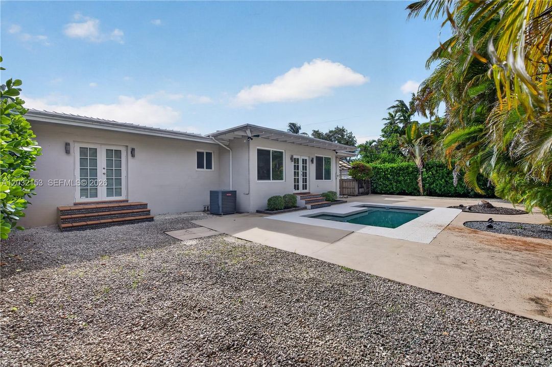 For Rent: $4,750 (2 beds, 2 baths, 1706 Square Feet)