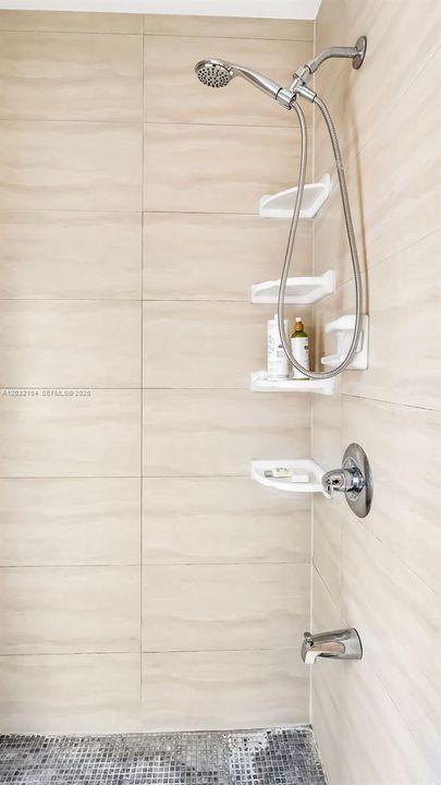 На продажу: $720,000 (4 спален, 3 ванн, 2037 Квадратных фут)