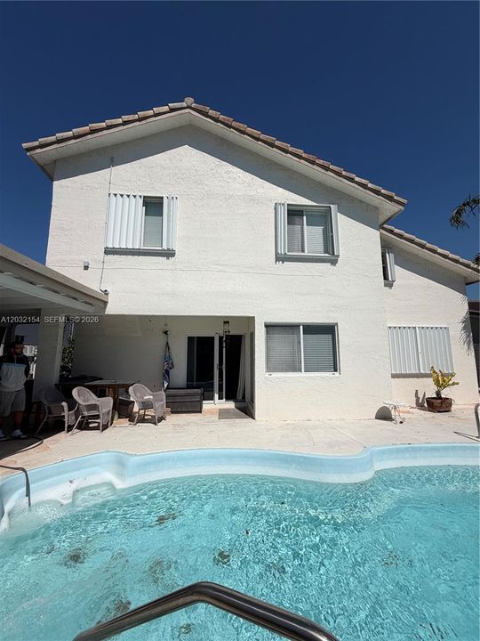 For Sale: $720,000 (4 beds, 3 baths, 2037 Square Feet)