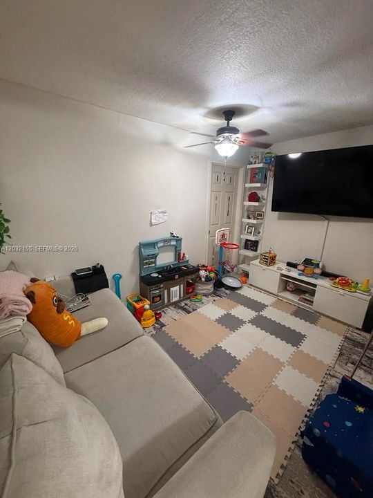 For Sale: $315,000 (3 beds, 2 baths, 1020 Square Feet)