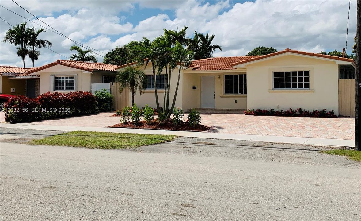 For Rent: $5,300 (4 beds, 2 baths, 2300 Square Feet)