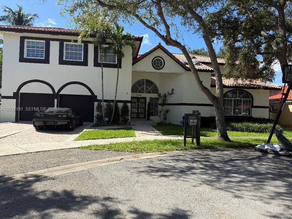 For Sale: $1,300,000 (5 beds, 3 baths, 4042 Square Feet)
