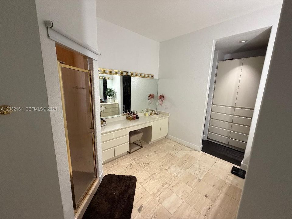 For Sale: $1,300,000 (5 beds, 3 baths, 4042 Square Feet)