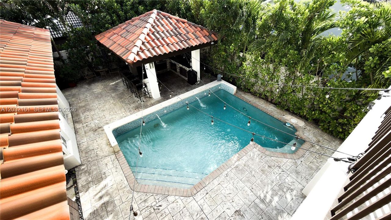 For Sale: $1,300,000 (5 beds, 3 baths, 4042 Square Feet)