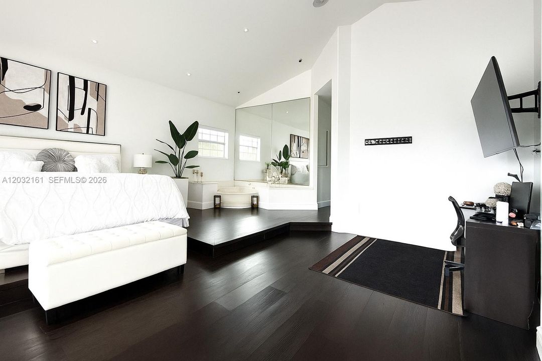For Sale: $1,300,000 (5 beds, 3 baths, 4042 Square Feet)