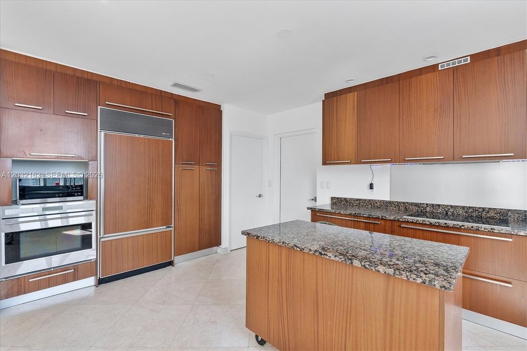 For Sale: $1,985,000 (3 beds, 3 baths, 2327 Square Feet)