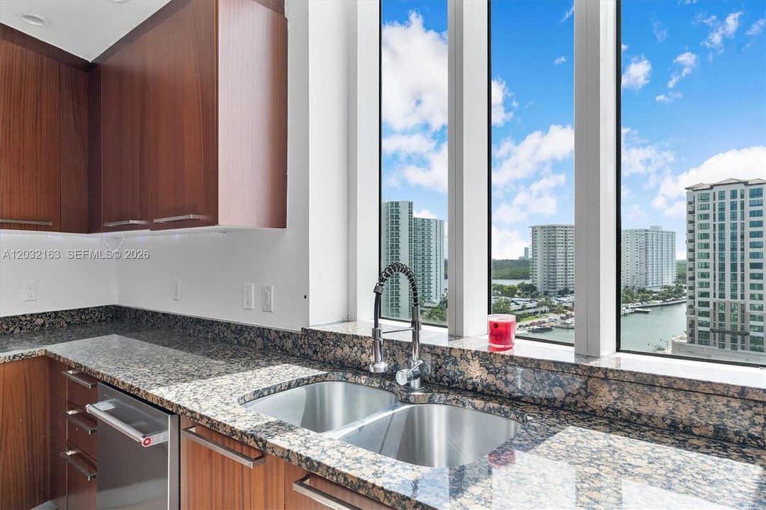 For Sale: $1,985,000 (3 beds, 3 baths, 2327 Square Feet)