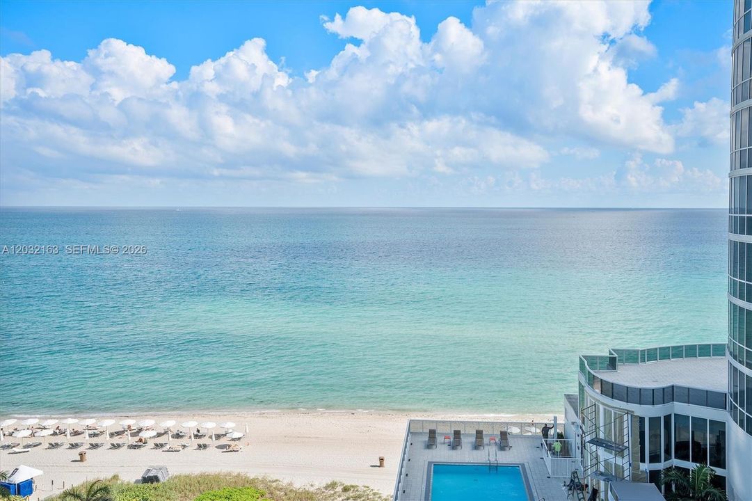 For Sale: $1,985,000 (3 beds, 3 baths, 2327 Square Feet)