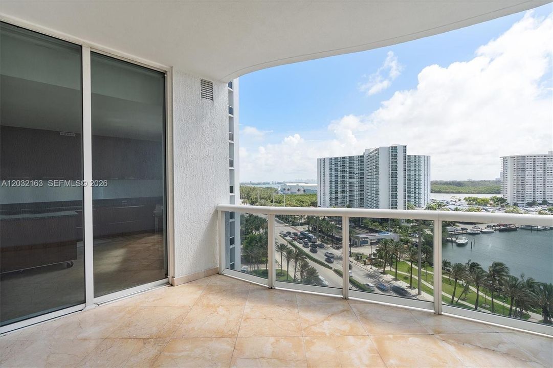 For Sale: $1,985,000 (3 beds, 3 baths, 2327 Square Feet)