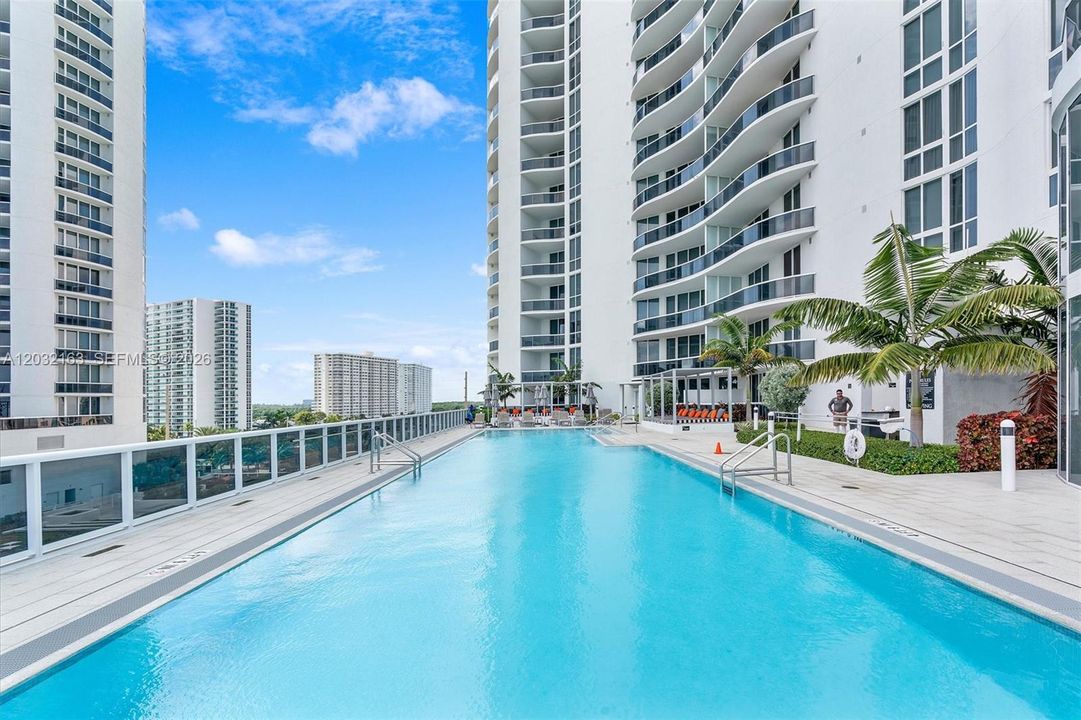 For Sale: $1,985,000 (3 beds, 3 baths, 2327 Square Feet)