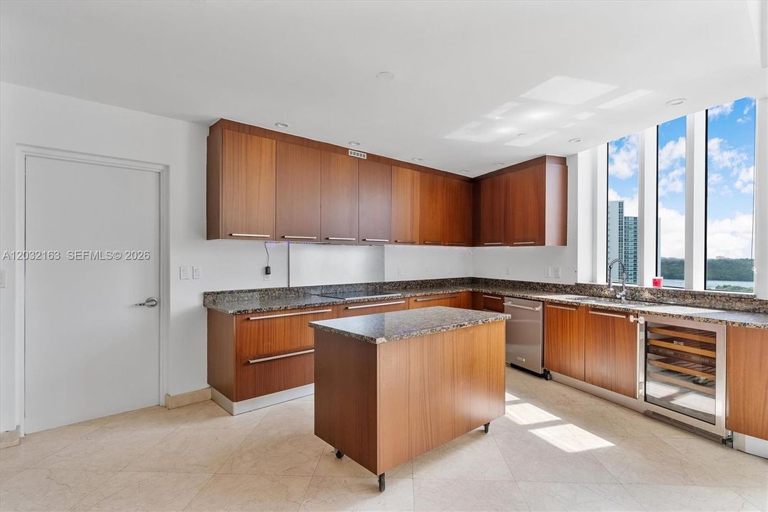 For Sale: $1,985,000 (3 beds, 3 baths, 2327 Square Feet)
