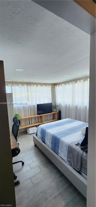 На продажу: $330,000 (2 спален, 1 ванн, 0 Квадратных фут)