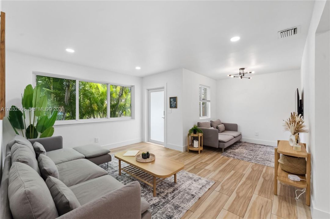 For Rent: $4,500 (4 beds, 2 baths, 1488 Square Feet)