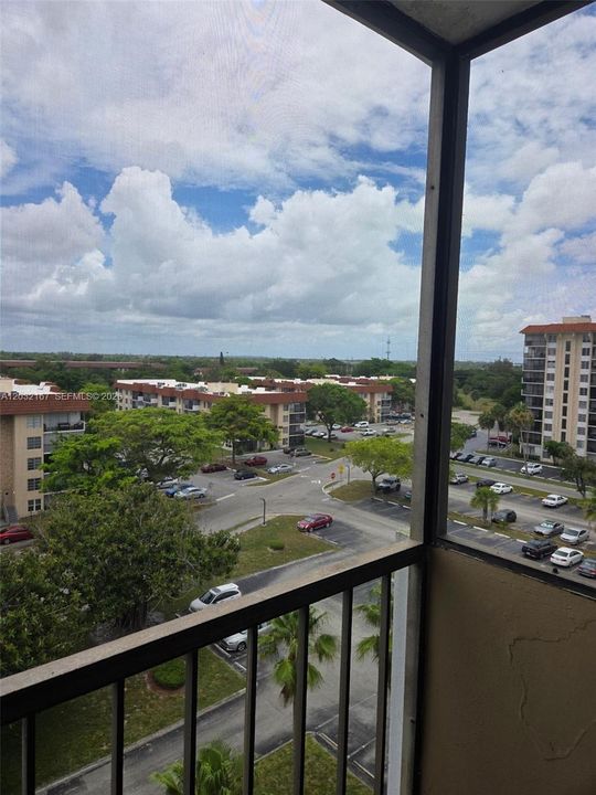 For Sale: $75,000 (1 beds, 1 baths, 783 Square Feet)