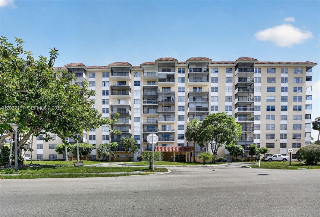 For Sale: $55,000 (1 beds, 1 baths, 783 Square Feet)