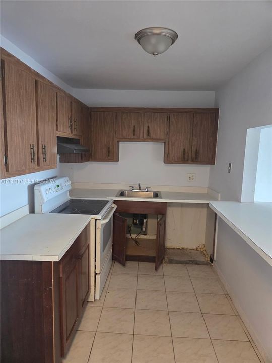 For Sale: $75,000 (1 beds, 1 baths, 783 Square Feet)
