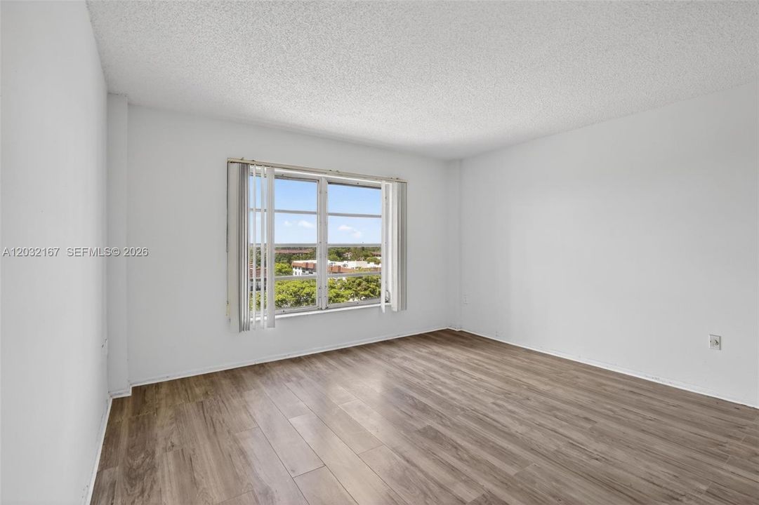 For Sale: $55,000 (1 beds, 1 baths, 783 Square Feet)