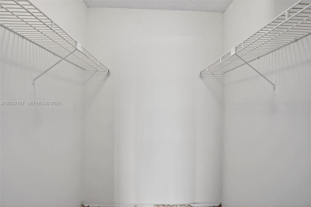 For Sale: $55,000 (1 beds, 1 baths, 783 Square Feet)