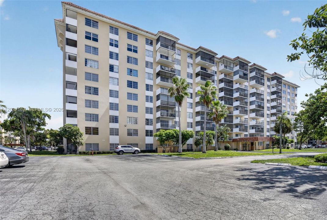 For Sale: $55,000 (1 beds, 1 baths, 783 Square Feet)