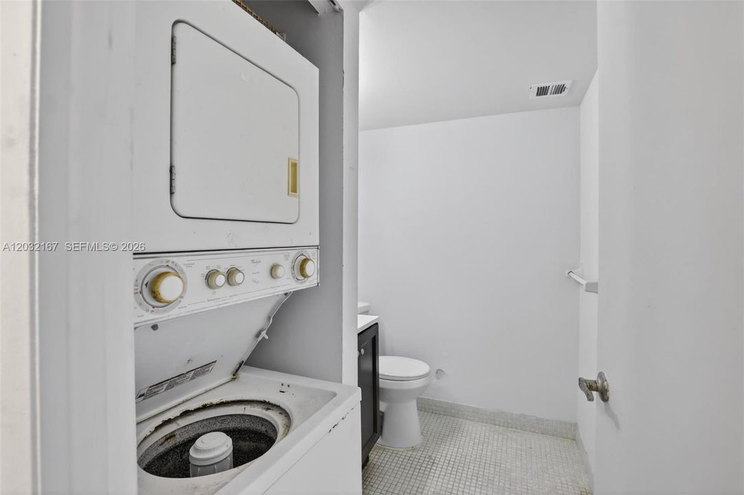 For Sale: $55,000 (1 beds, 1 baths, 783 Square Feet)