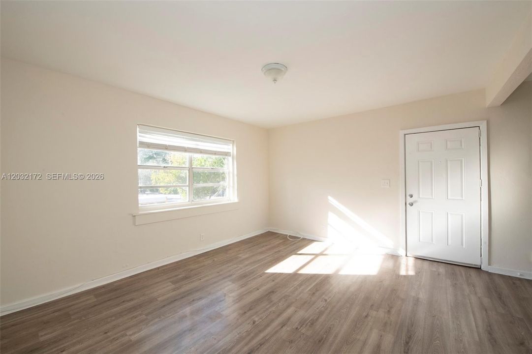 For Rent: $2,299 (2 beds, 1 baths, 800 Square Feet)