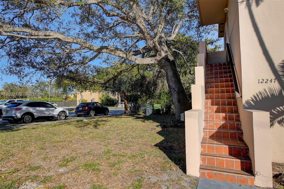 For Rent: $2,299 (2 beds, 1 baths, 800 Square Feet)
