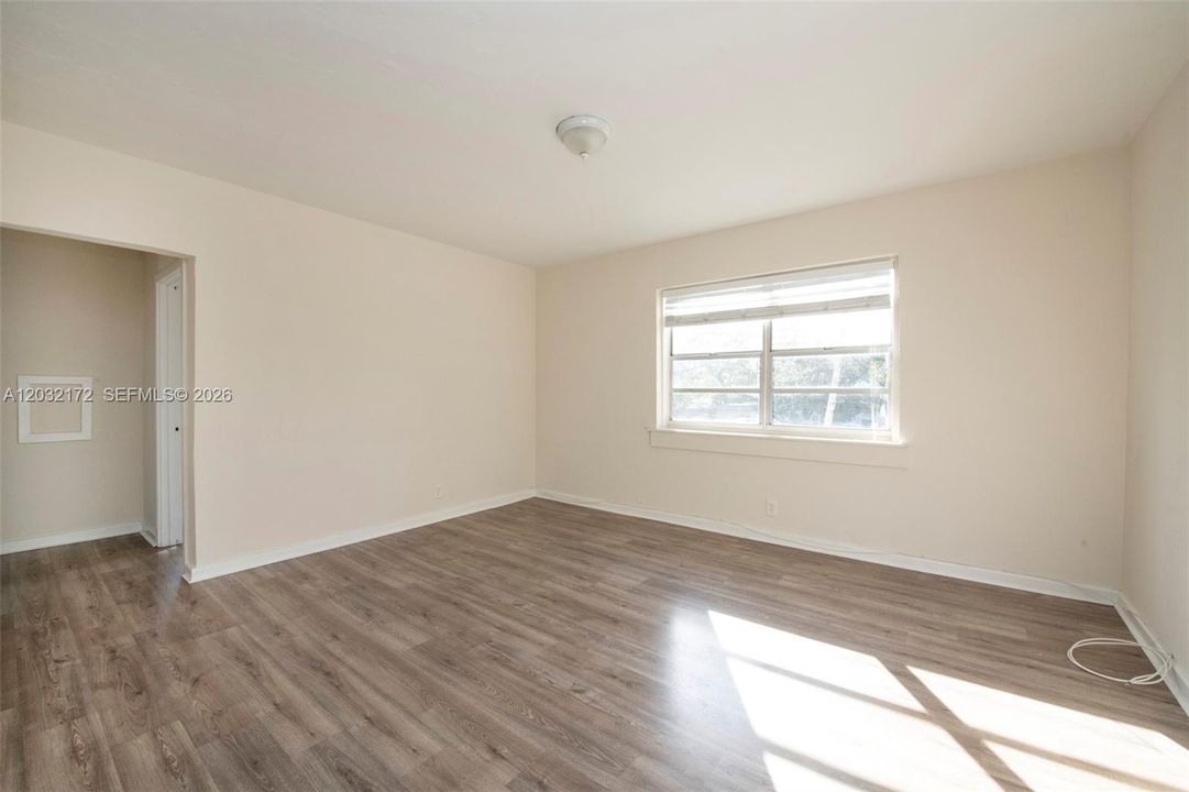 For Rent: $2,299 (2 beds, 1 baths, 800 Square Feet)