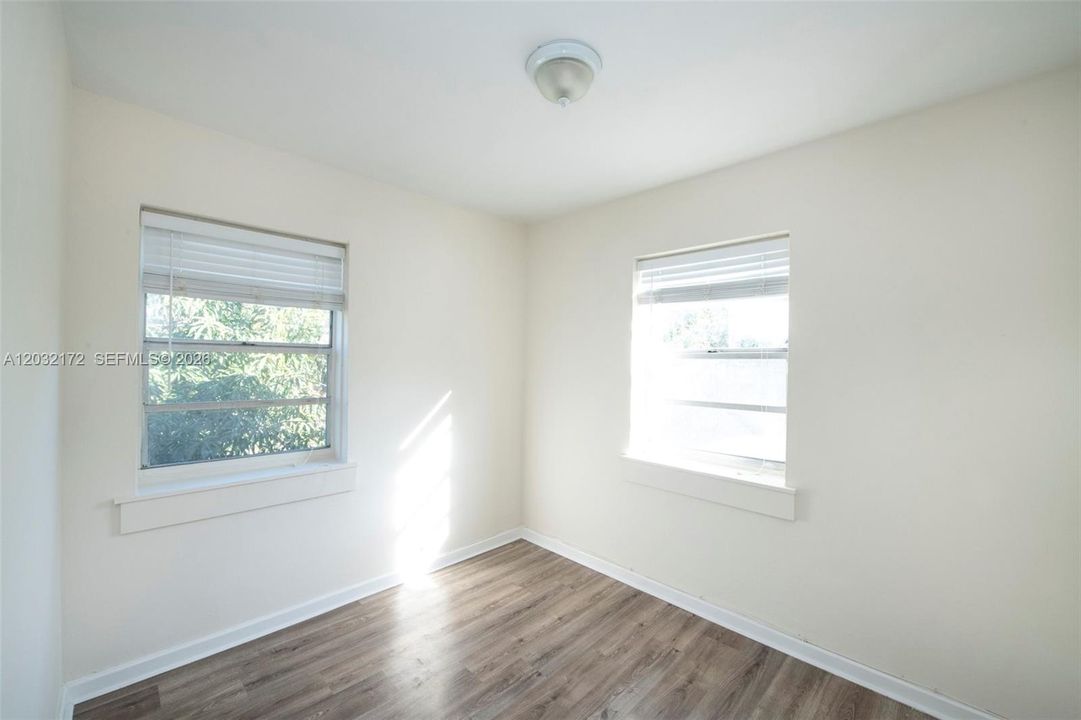 For Rent: $2,299 (2 beds, 1 baths, 800 Square Feet)