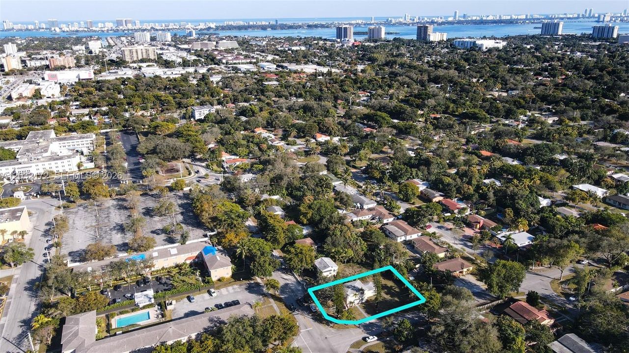 For Rent: $2,299 (2 beds, 1 baths, 800 Square Feet)
