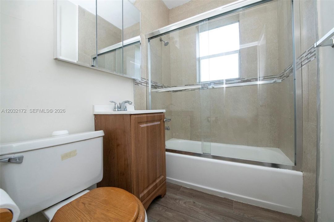 For Rent: $2,299 (2 beds, 1 baths, 800 Square Feet)