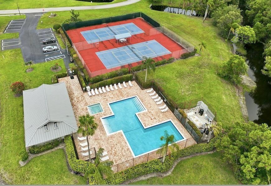 Pickleball Tennis and Resort pool with J