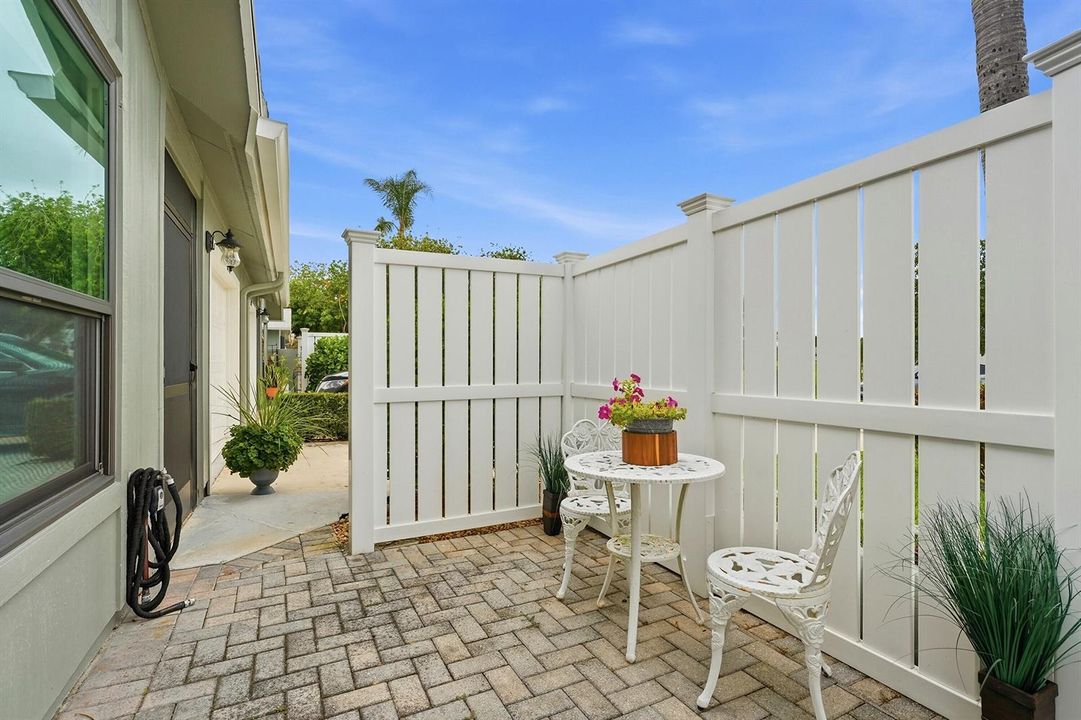 Front patio with pavers