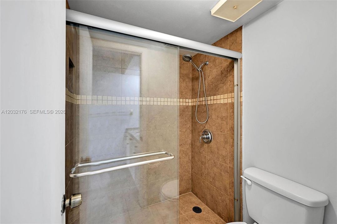 For Rent: $2,200 (2 beds, 2 baths, 768 Square Feet)