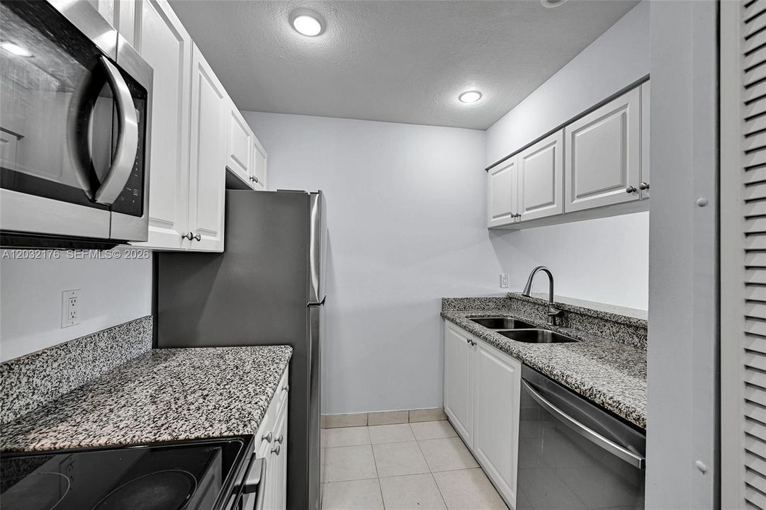 For Rent: $2,200 (2 beds, 2 baths, 768 Square Feet)