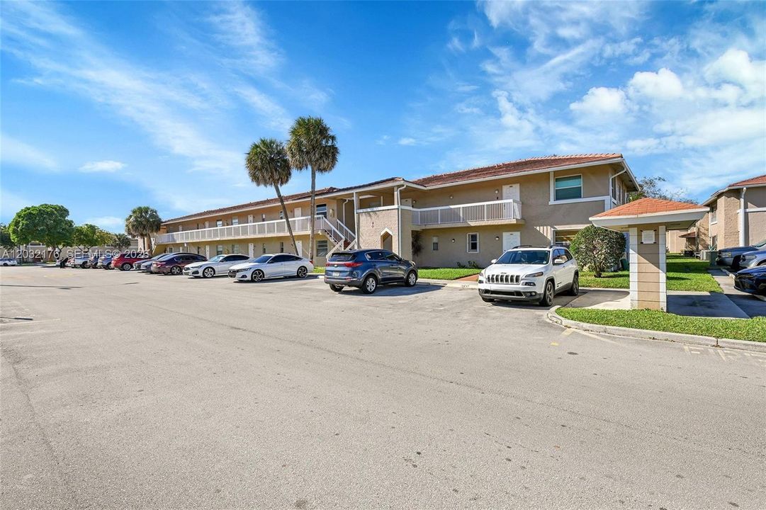 For Rent: $2,200 (2 beds, 2 baths, 768 Square Feet)