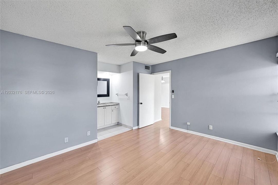 For Rent: $2,200 (2 beds, 2 baths, 768 Square Feet)