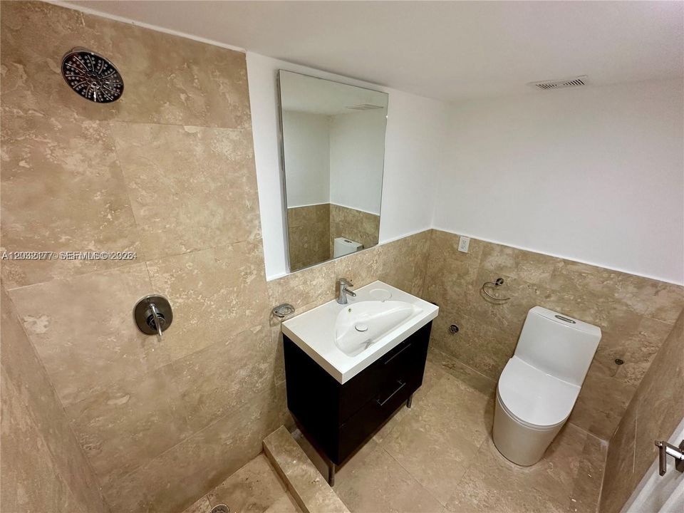 For Rent: $2,499 (2 beds, 2 baths, 1220 Square Feet)