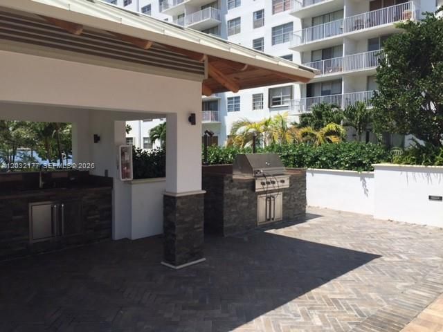 For Rent: $2,499 (2 beds, 2 baths, 1220 Square Feet)