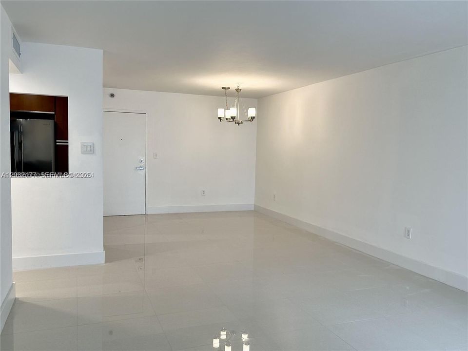 For Rent: $2,499 (2 beds, 2 baths, 1220 Square Feet)