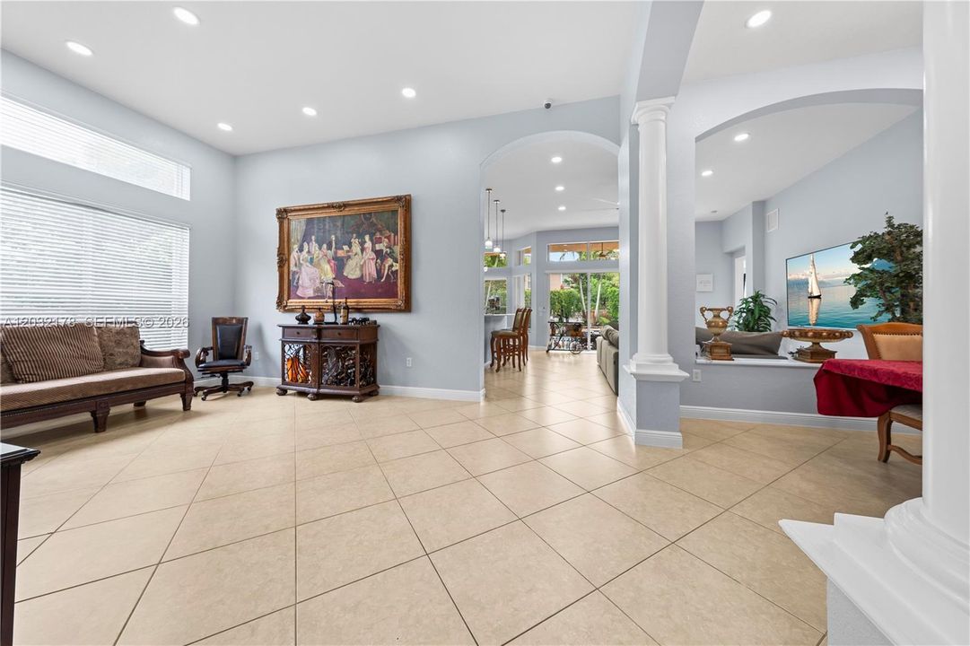 For Sale: $999,000 (5 beds, 3 baths, 2603 Square Feet)