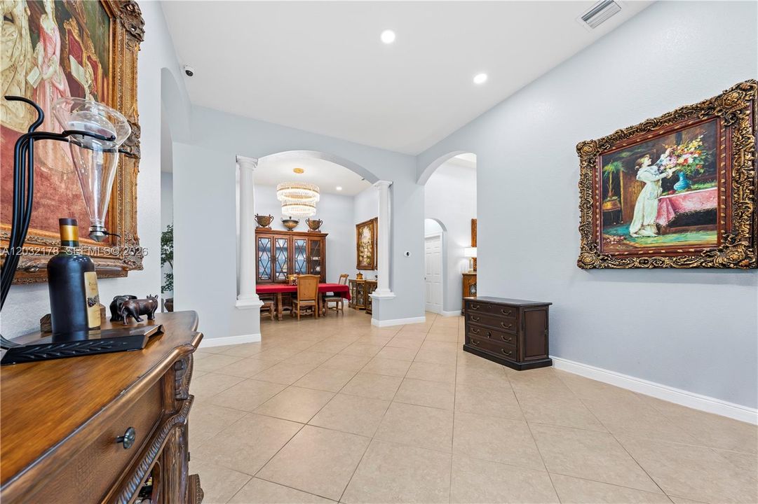 For Sale: $999,000 (5 beds, 3 baths, 2603 Square Feet)