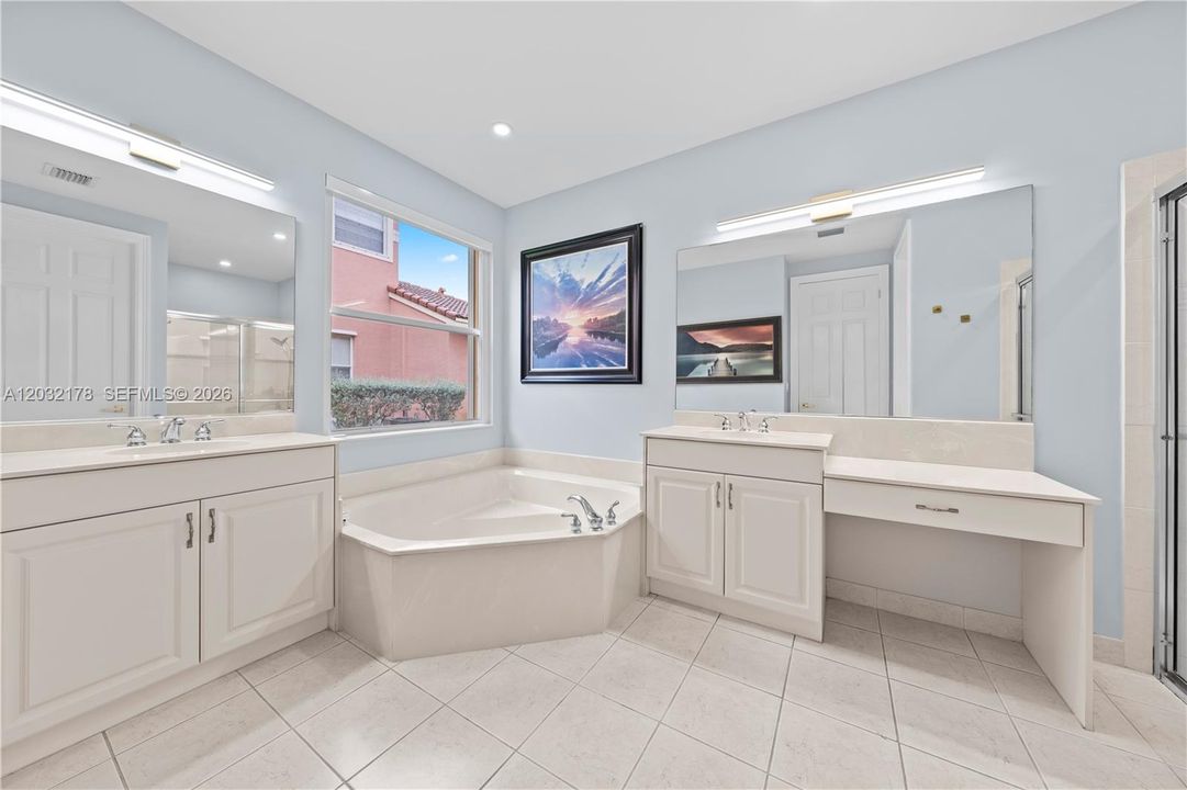 For Sale: $999,000 (5 beds, 3 baths, 2603 Square Feet)