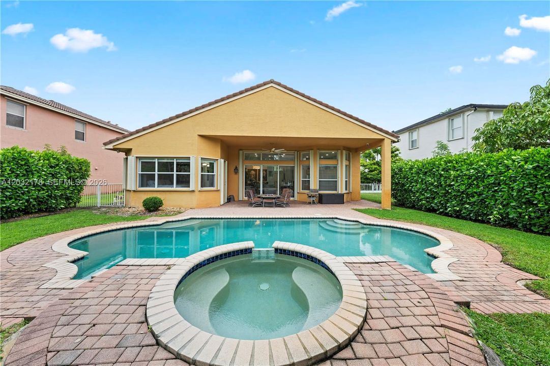 For Sale: $999,000 (5 beds, 3 baths, 2603 Square Feet)