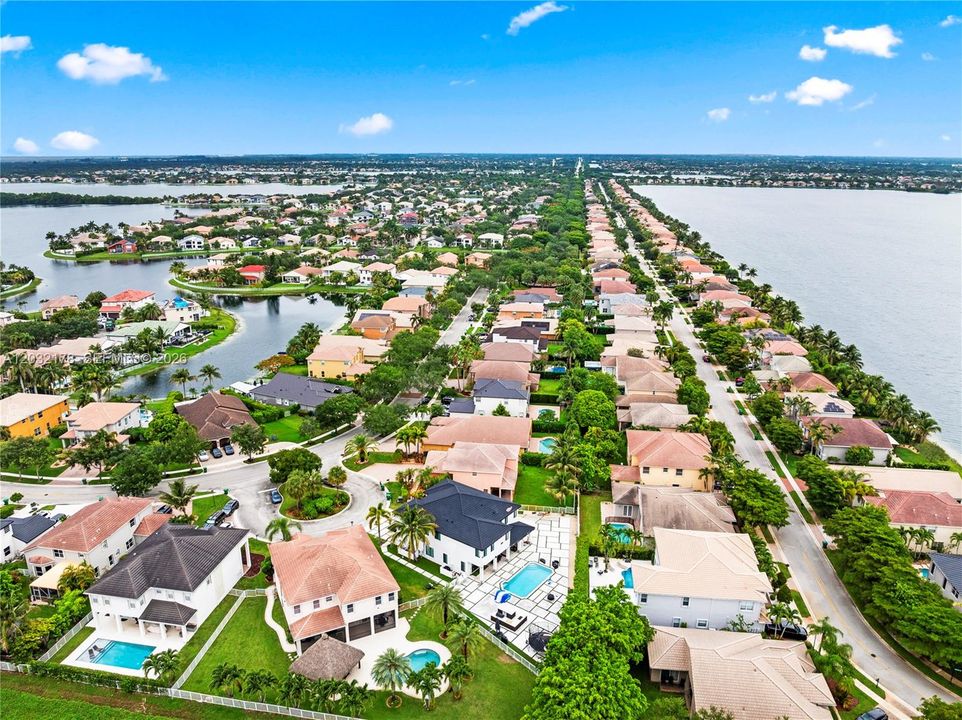 For Sale: $999,000 (5 beds, 3 baths, 2603 Square Feet)