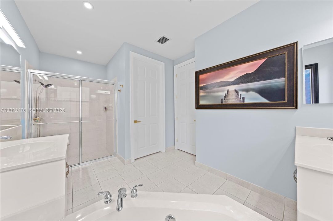 For Sale: $999,000 (5 beds, 3 baths, 2603 Square Feet)