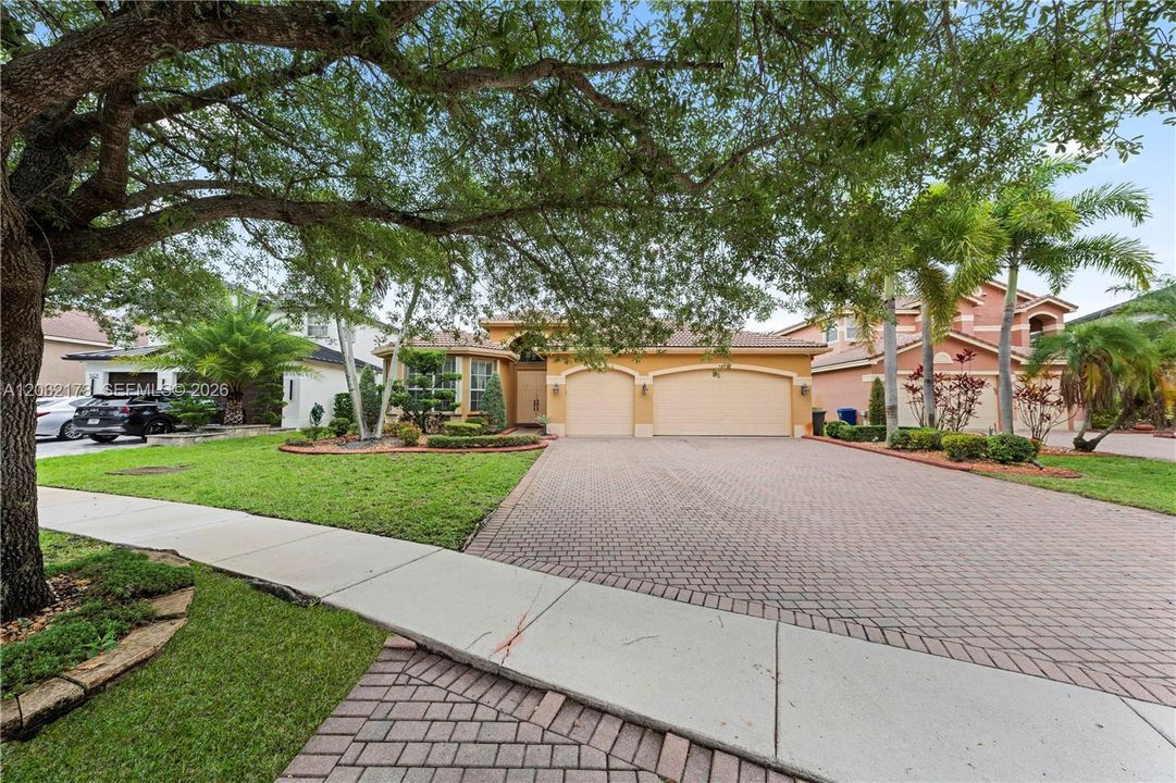 For Sale: $999,000 (5 beds, 3 baths, 2603 Square Feet)
