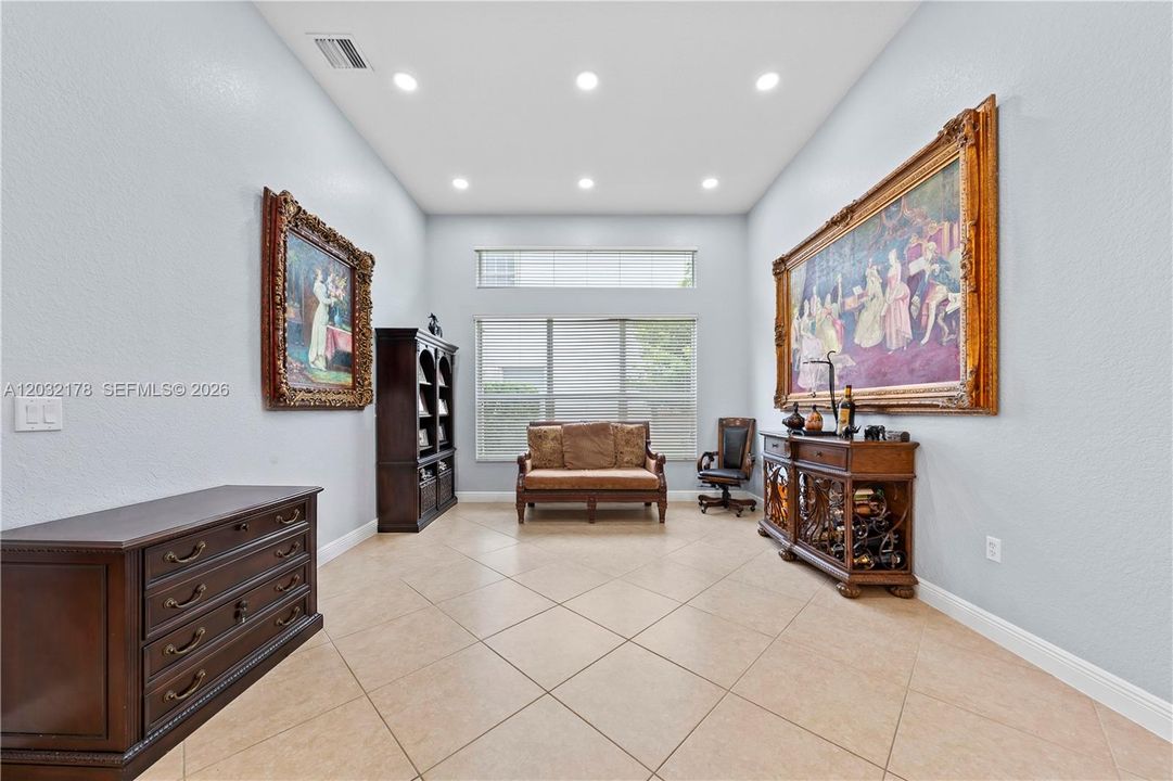 For Sale: $999,000 (5 beds, 3 baths, 2603 Square Feet)