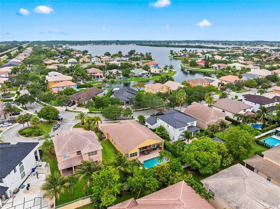 For Sale: $999,000 (5 beds, 3 baths, 2603 Square Feet)
