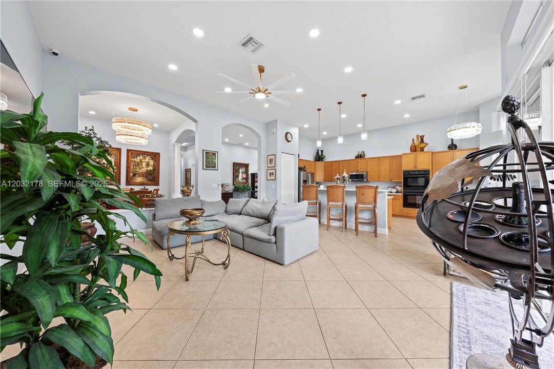 For Sale: $999,000 (5 beds, 3 baths, 2603 Square Feet)